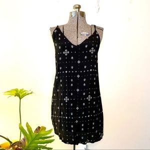 Mink Pink Sleevless shift dress